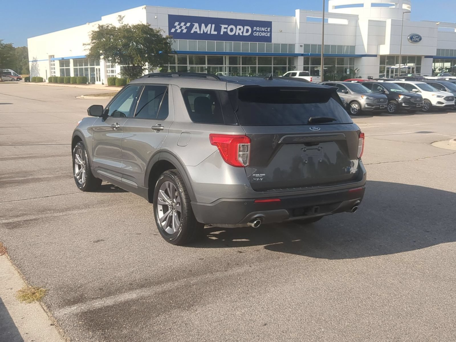Used 2023 Ford Explorer XLT w/ Equipment Group 202A AWD/4WD image 5