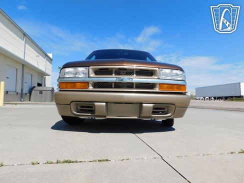 Used 2000 Chevrolet S10 Pickup LS w/ Preferred Equipment Group image 11