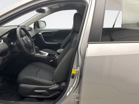 Used 2019 Toyota RAV4 LE AWD/4WD image 11