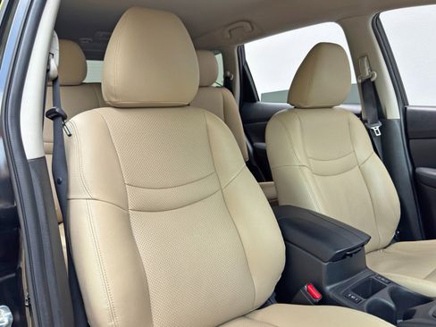 Used 2020 Nissan Rogue SV FWD image 32