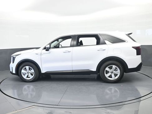 Used 2025 Kia Sorento LX FWD image 3