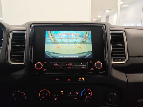 Used 2024 Nissan Frontier SV image 22