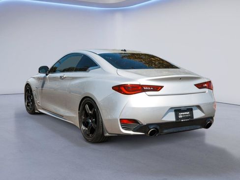 Used 2018 INFINITI Q60 3.0t Luxe RWD image 8