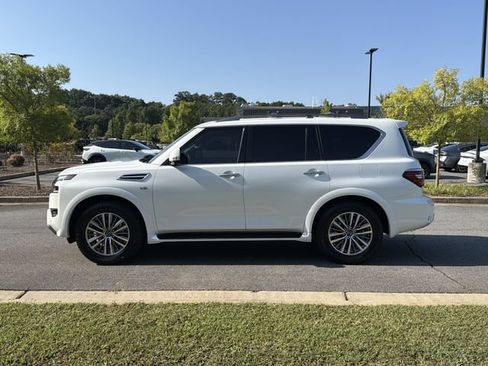 Used 2022 Nissan Armada SL w/ Captain's Chairs Package AWD/4WD image 8