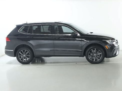Used 2023 Volkswagen Tiguan SE AWD/4WD image 11