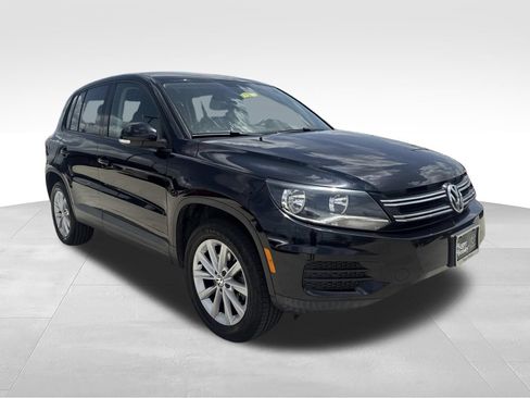 Used 2017 Volkswagen Tiguan Limited w/ Alloy Wheels Package FWD image 3
