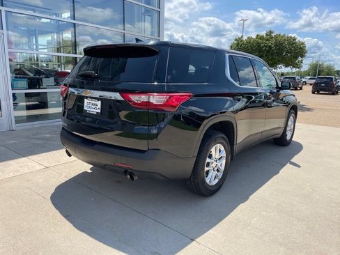 Used 2021 Chevrolet Traverse LS FWD image 5