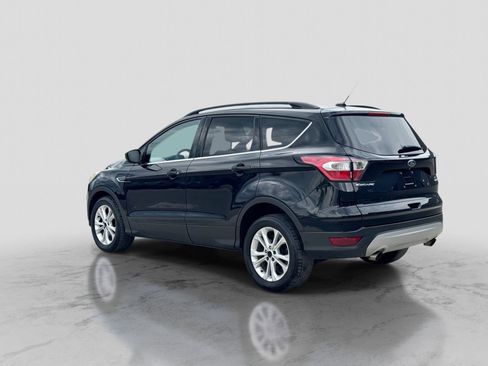 Used 2017 Ford Escape SE w/ Equipment Group 201A FWD image 4