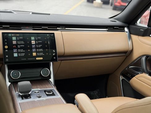 Used 2023 Land Rover Range Rover Long Wheelbase SE image 47