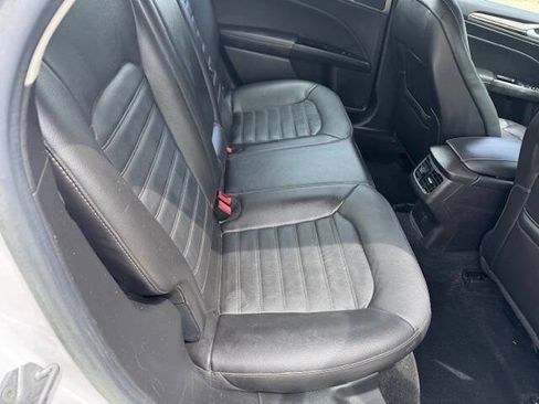 Used 2014 Ford Fusion SE w/ Equipment Group 202A image 16