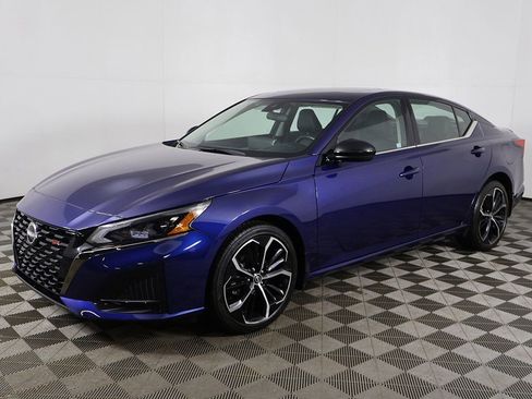 Used 2024 Nissan Altima 2.5 SR w/ SR Premium Package AWD/4WD image 8
