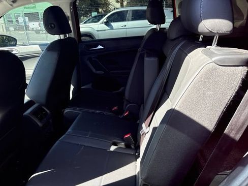 Used 2019 Volkswagen Tiguan SE FWD image 8