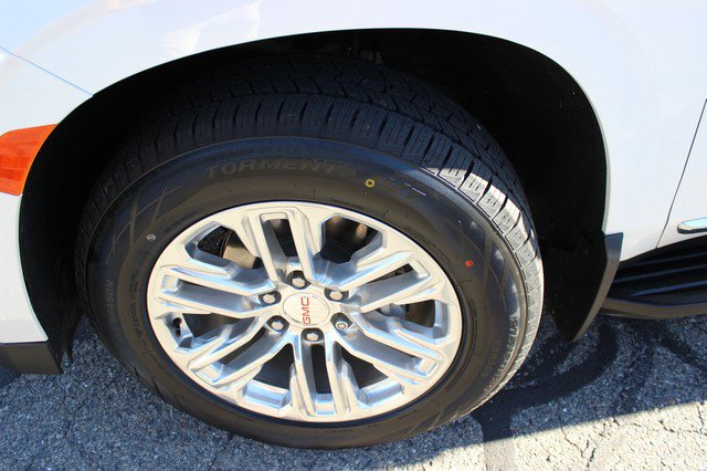 Used 2024 GMC Yukon XL SLT w/ SLT Luxury Package AWD/4WD image 4