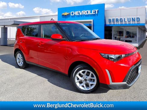 Used 2025 Kia Soul LX w/ LX Technology Package FWD image 1