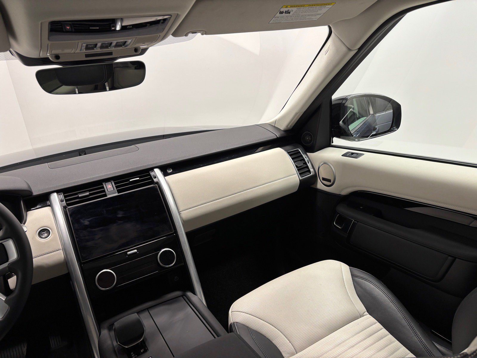 New 2025 Land Rover Discovery S AWD/4WD image 36