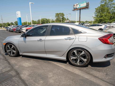 Used 2017 Honda Civic Touring image 4