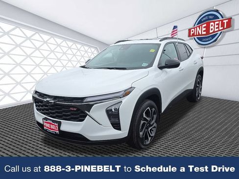 Certified 2025 Chevrolet Trax RS w/ Sunroof Package FWD image 1