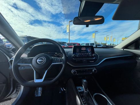 Used 2024 Nissan Altima 2.5 SV image 33