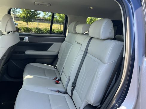 Used 2025 Hyundai Santa Fe SEL FWD image 15