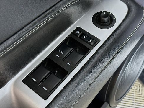 Used 2016 Jeep Compass Latitude AWD/4WD image 17