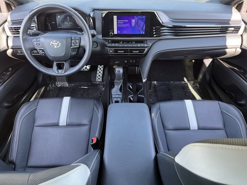Used 2025 Toyota Camry SE FWD image 9