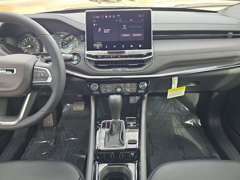 New 2026 Jeep Compass Latitude image 11