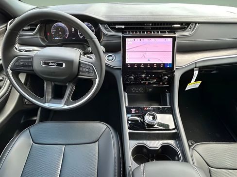 New 2025 Jeep Grand Cherokee Limited w/ Luxury Tech Group II AWD/4WD image 13