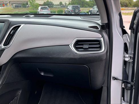 Used 2018 Chevrolet Equinox LS FWD image 19