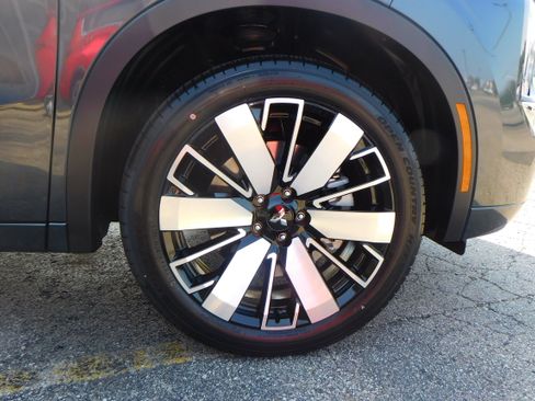 Used 2025 Mitsubishi Outlander SEL image 9