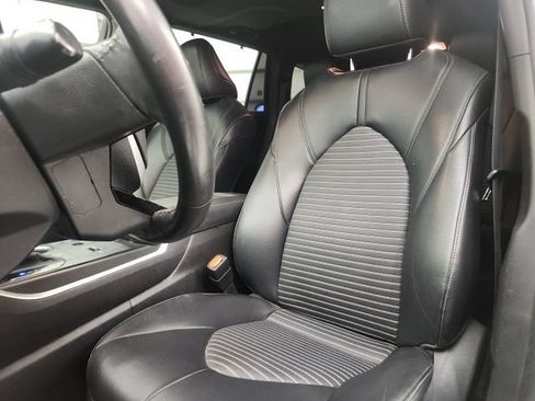 Used 2023 Toyota Highlander XSE FWD image 13