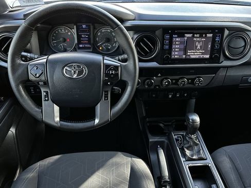 Used 2019 Toyota Tacoma TRD Off-Road AWD/4WD image 11