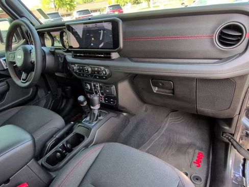 Used 2024 Jeep Wrangler Unlimited Rubicon w/ Technology Group AWD/4WD image 25