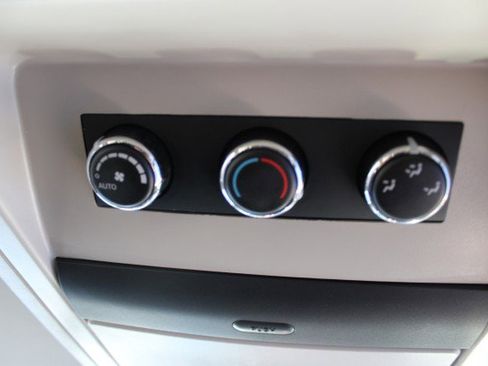 Used 2016 Chrysler Town & Country Touring w/ Driver Convenience Group image 15