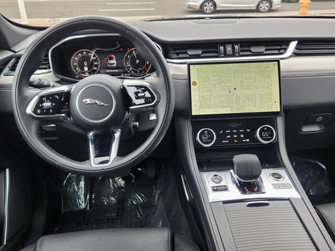 Certified 2025 Jaguar F-PACE R-Dynamic S AWD/4WD image 18