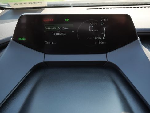 Certified 2025 Toyota Prius LE FWD image 22