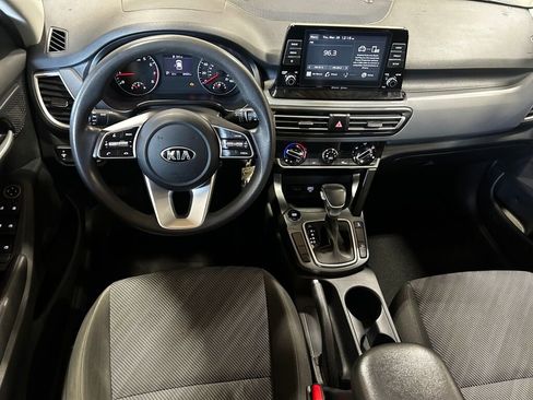 Used 2021 Kia Seltos LX image 2