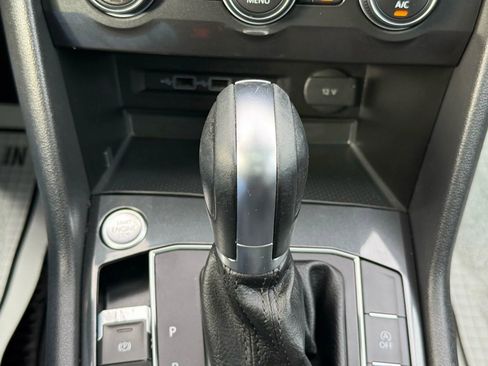 Used 2018 Volkswagen Tiguan SE w/ Panoramic Sunroof Package image 38