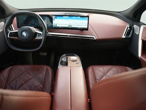 Used 2022 BMW iX xDrive50 w/ Premium Package AWD/4WD image 21