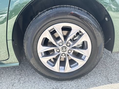 Certified 2026 Toyota Sienna XLE FWD image 19