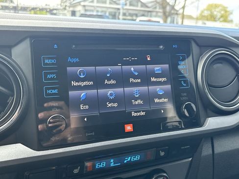 Used 2018 Toyota Tacoma TRD Off-Road image 19