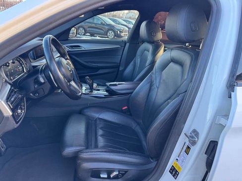 Used 2019 BMW 530i xDrive w/ M Sport Package image 3