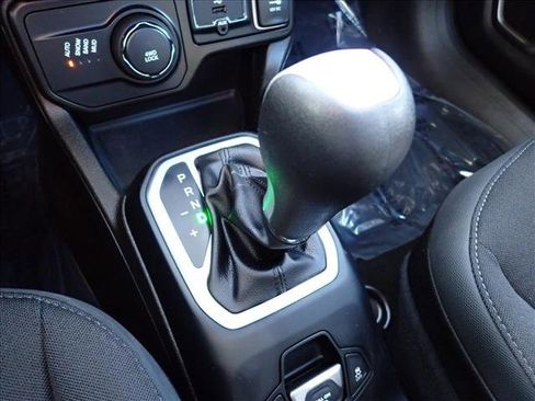 Used 2023 Jeep Renegade Latitude w/ Sun/Sound Group AWD/4WD image 23