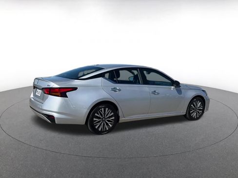 Used 2024 Nissan Altima 2.5 SV image 15