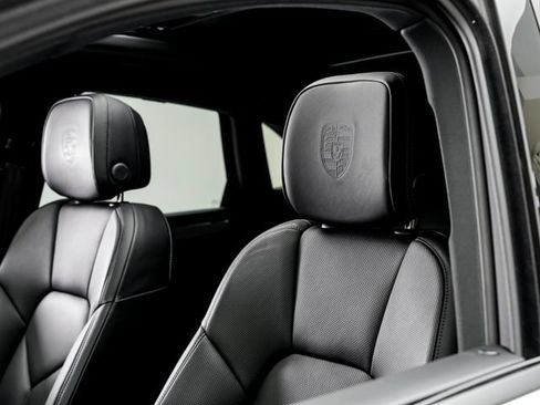 Certified 2026 Porsche Macan AWD/4WD image 10