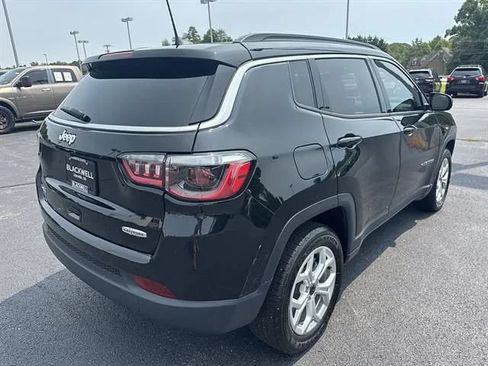 Used 2025 Jeep Compass Latitude AWD/4WD image 6