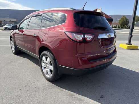 Used 2017 Chevrolet Traverse LT w/ Style and Technology Package image 6