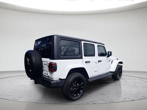 Used 2023 Jeep Wrangler Unlimited Sahara w/ Cold Weather Group AWD/4WD image 5
