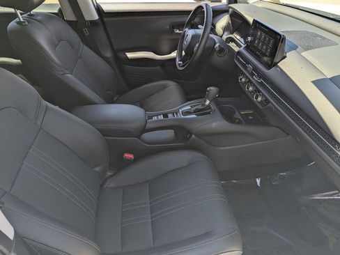 Certified 2025 Honda HR-V EX-L image 9