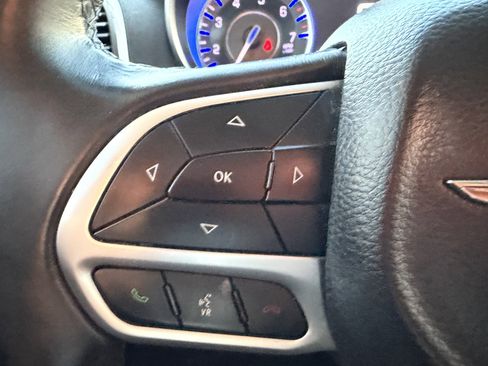 Used 2018 Chrysler 300 Touring L image 13