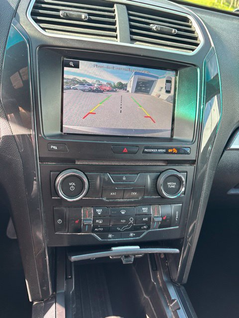 Used 2016 Ford Explorer XLT w/ Equipment Group 202A AWD/4WD image 14